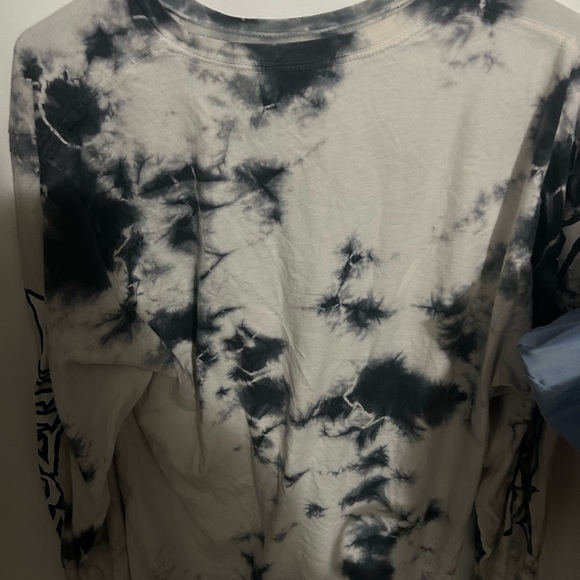 Men's Black and White Graphic Long Sleeve Shirt - Picture 2 of 2